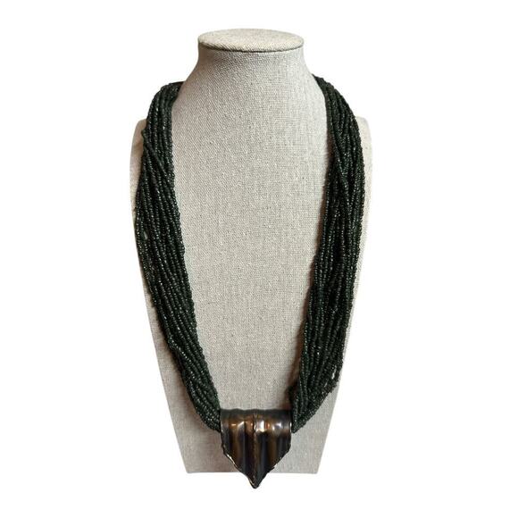 Womens Multiple Strand Green Glass Seed Bead Gold Tone Pendant 12" Drop Necklace - Picture 2 of 4